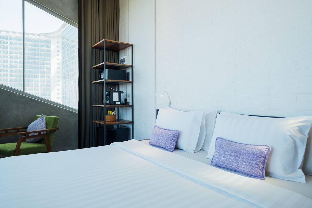 deluxe double or twin room | 1 bedroom, minibar, in-room safe, individually decorated