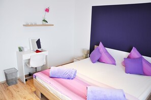 3 bedrooms, iron/ironing board, Internet, bed sheets