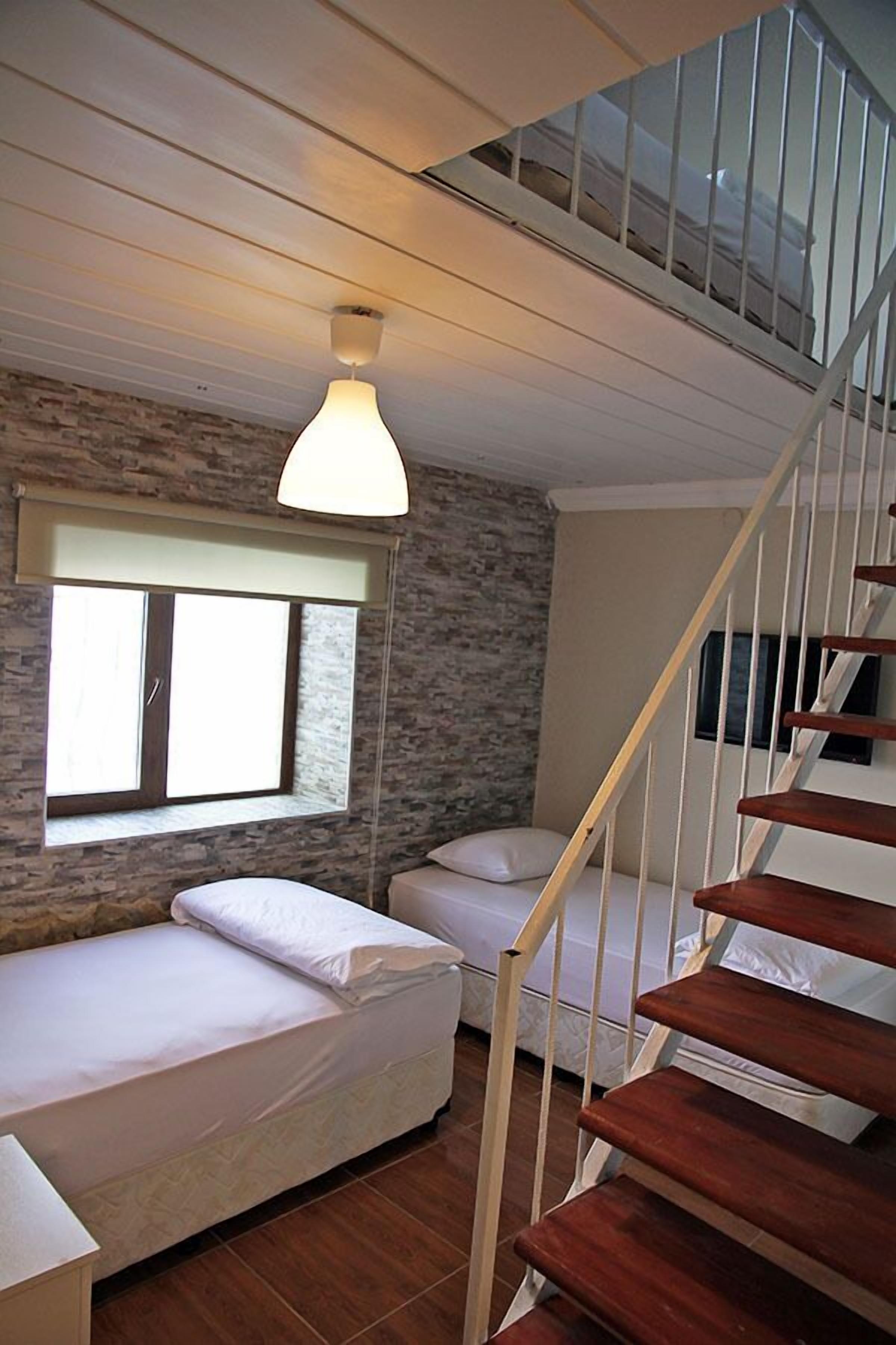 In-room safe, soundproofing, iron/ironing board, free WiFi
