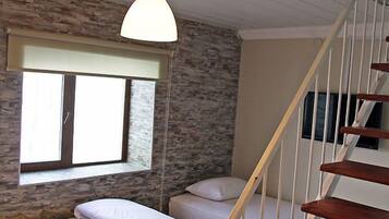 In-room safe, soundproofing, iron/ironing board, free WiFi