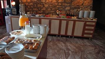 Free daily on-the-go breakfast