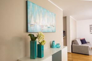 Comfort-Apartment | Essbereich im Zimmer