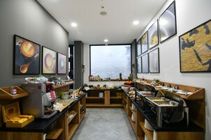 包含每日自助早餐