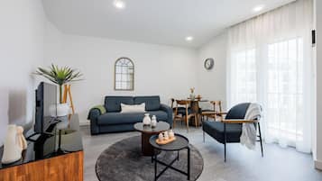 Business appartement, 3 slaapkamers | Een minibar, een kluis op de kamer, geluiddichte muren