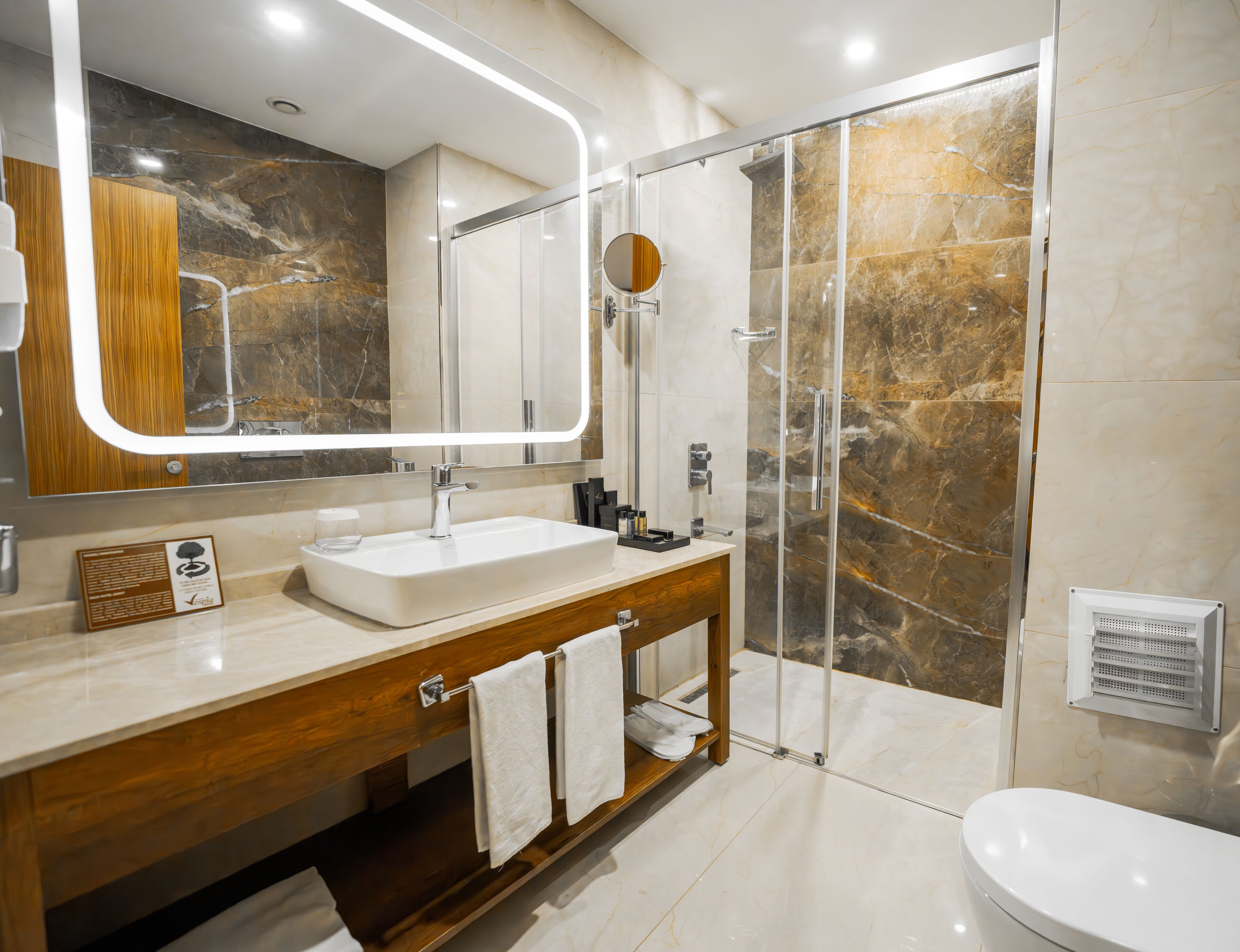 standard double room | bathroom | shower, free toiletries, slippers, towels