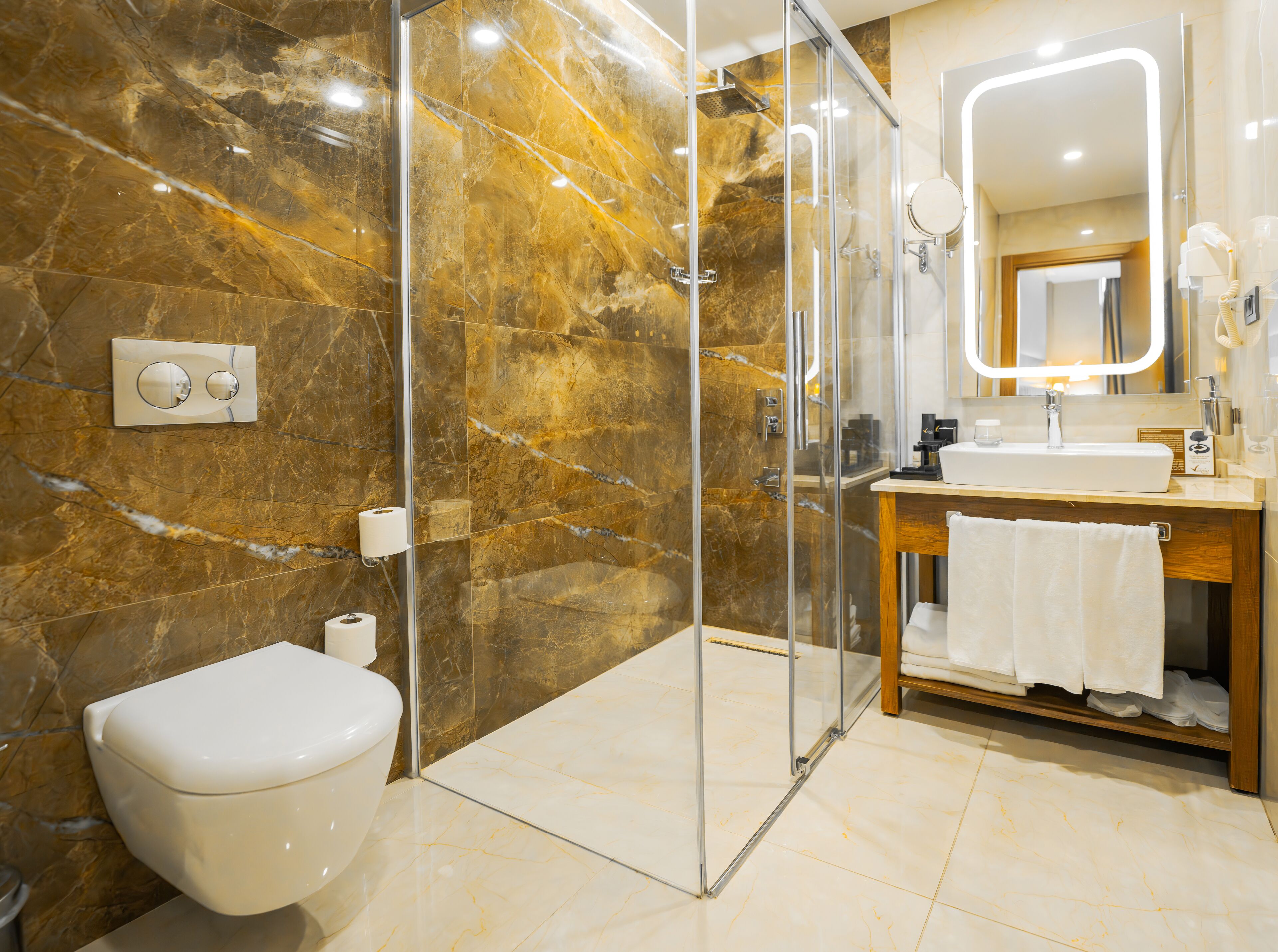 deluxe double room | bathroom | shower, free toiletries, slippers, towels