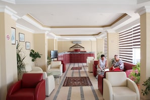 Lobby sitting area - Side Kervan Hotel (Manavgat)
