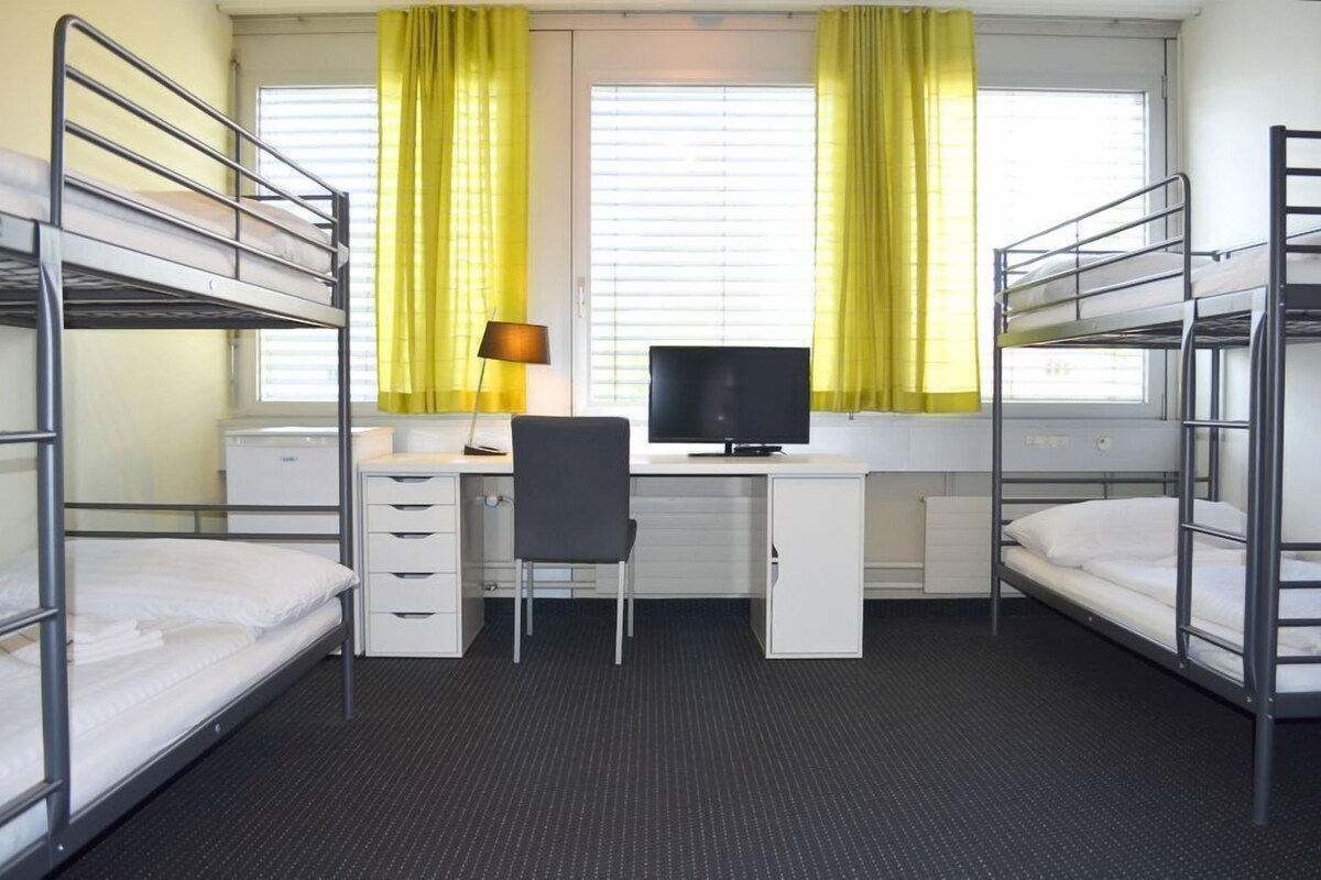 Room | Desk, free WiFi