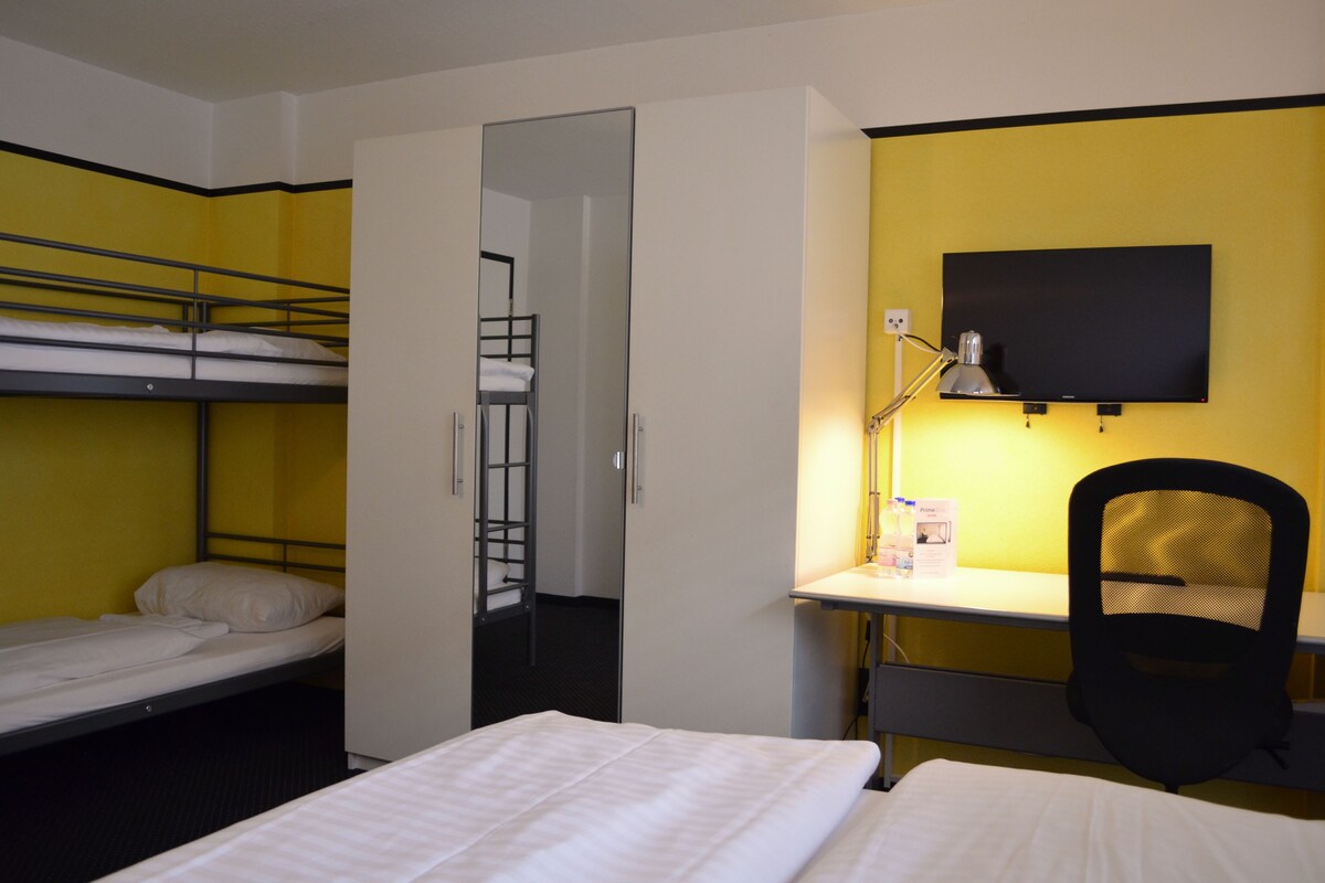 Quadruple Room | Desk, free WiFi