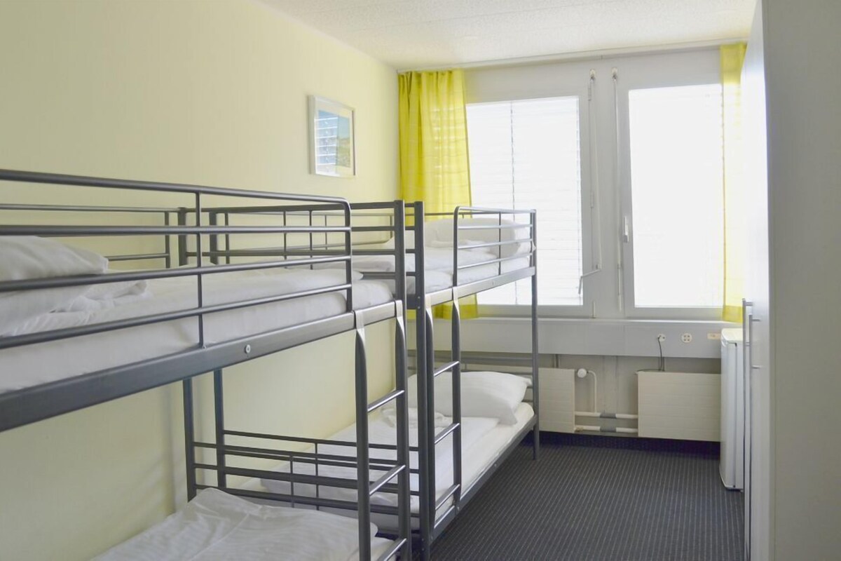 Room | Desk, free WiFi