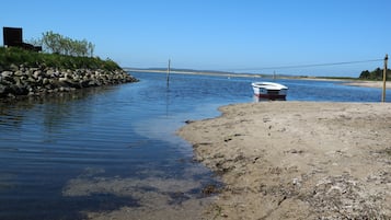 Vlak bij het strand, kajakken