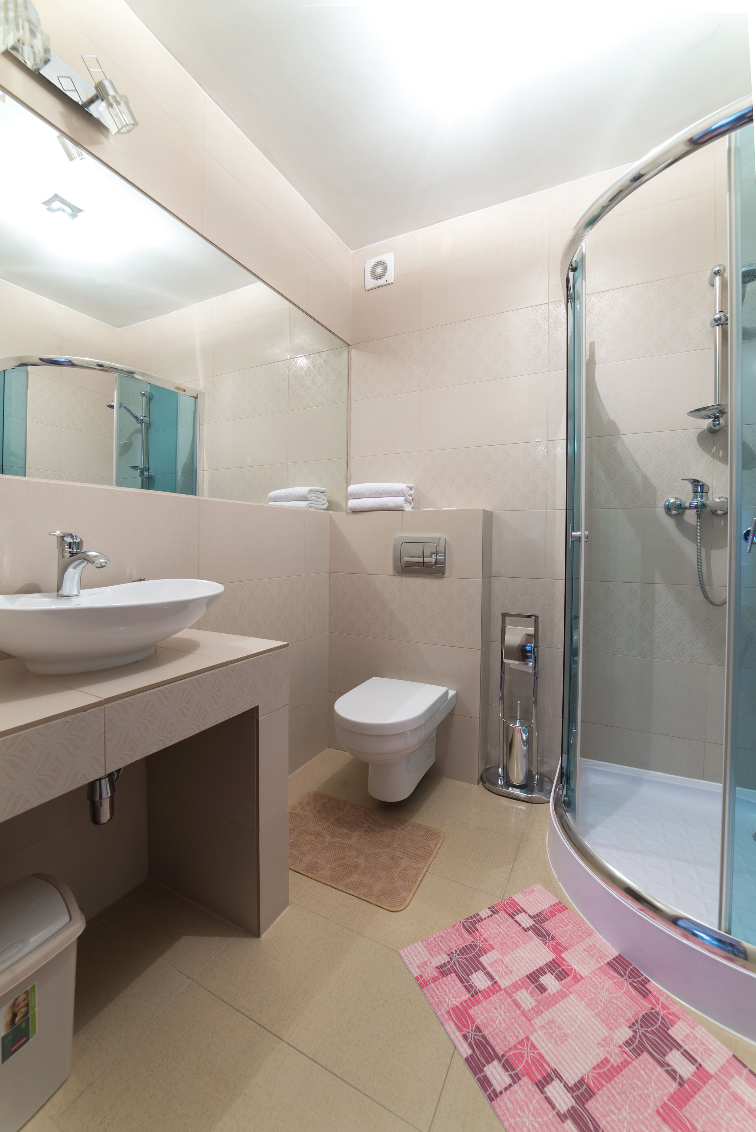 Shower, free toiletries, hair dryer, towels