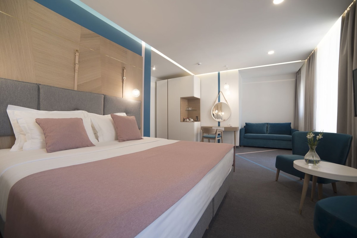 1 chambre, minibar, coffres-forts dans les chambres, bureau