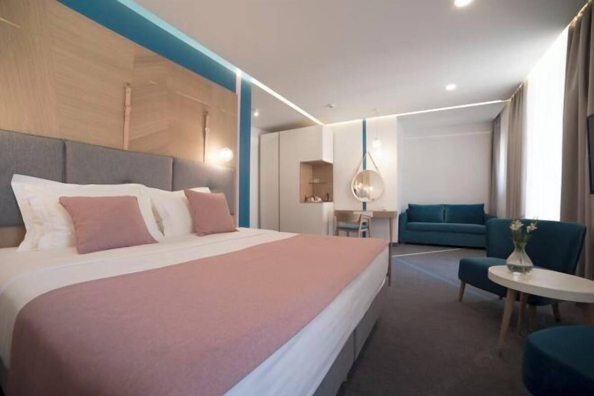 1 chambre, minibar, coffres-forts dans les chambres, bureau