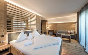 Junior Double Room, Balcony | In-room safe, free WiFi, bed sheets - Hotel Gasserhof Tradition & Lifestyle (Bressanone)