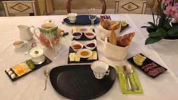 Free daily continental breakfast