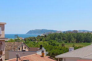 Panoramic Room | In-room safe, desk, blackout curtains, free WiFi