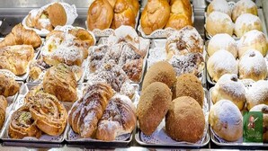 A variety of pastries displayed in trays. - B&B Villa Bellini (Catania)