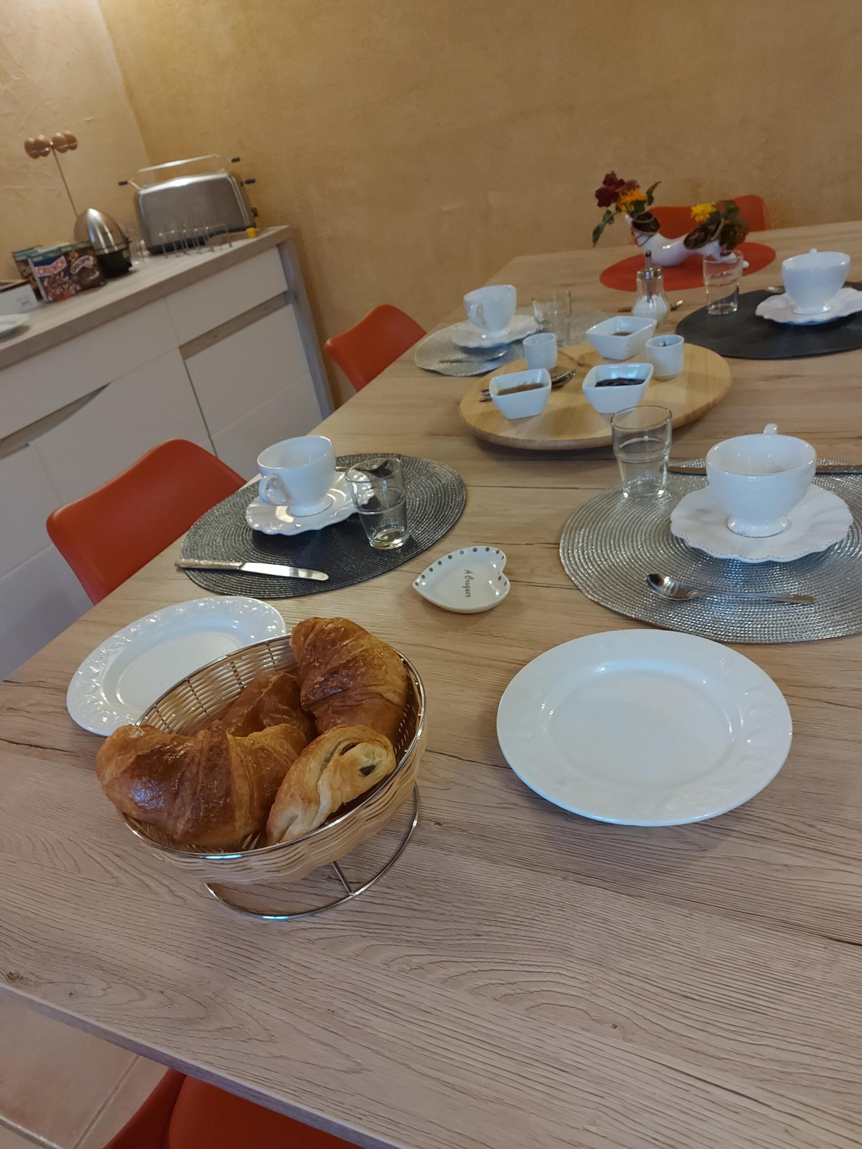 Suite, salle de bains attenante (Amandine) | Repas et boissons