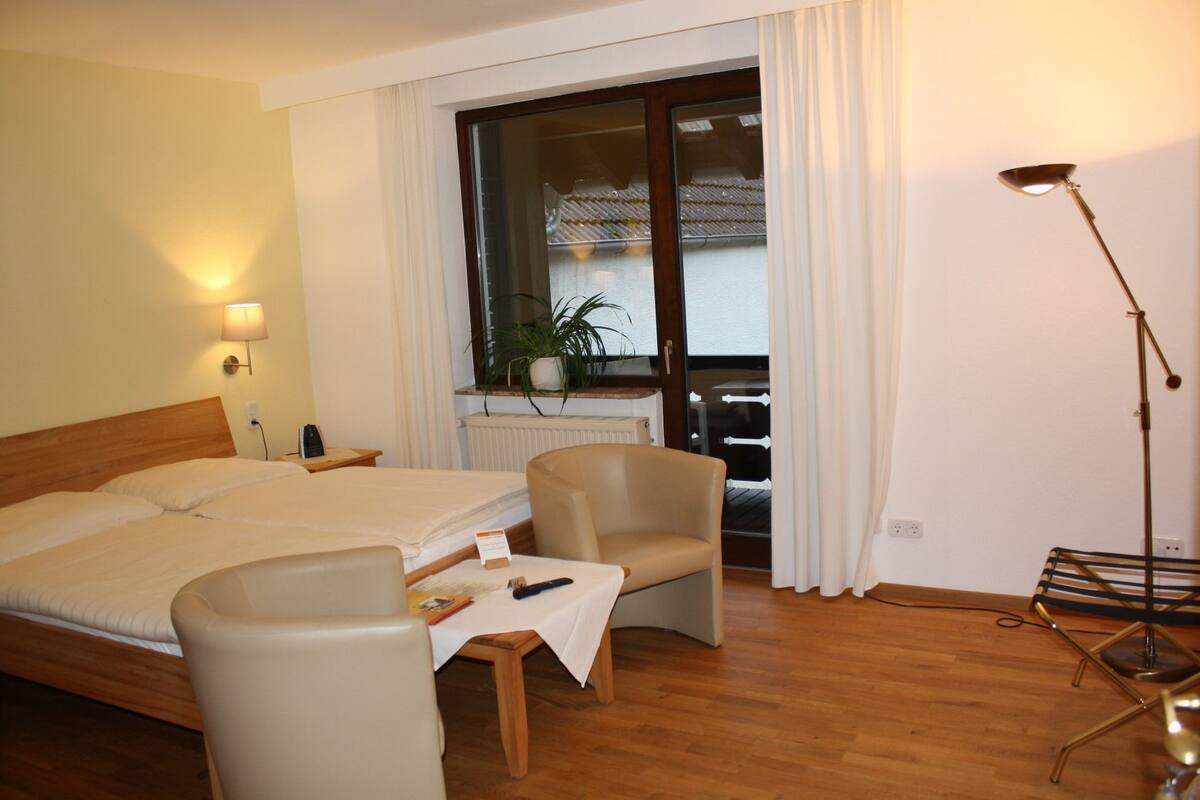 Standard Room | Cribs (free), rollaway beds (surcharge), WiFi (free)