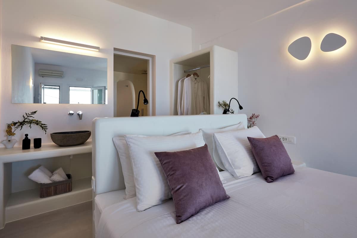 Honeymoon Suite | 1 bedroom, in-room safe, desk, laptop workspace
