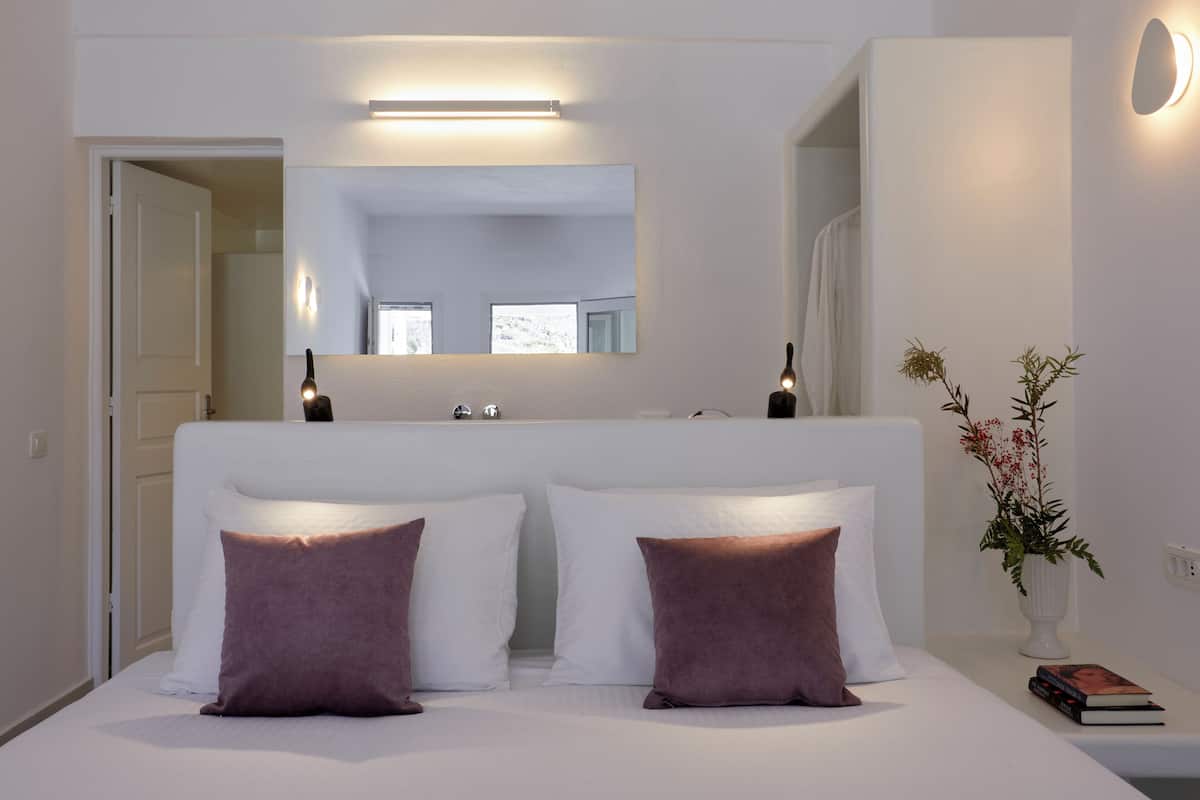 Economy Room | 1 bedroom, in-room safe, desk, laptop workspace