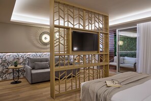 Junior Suite Inland View | Oppholdsområde | En 43-tommers smart-TV med Parabol-TV samt bordtennis