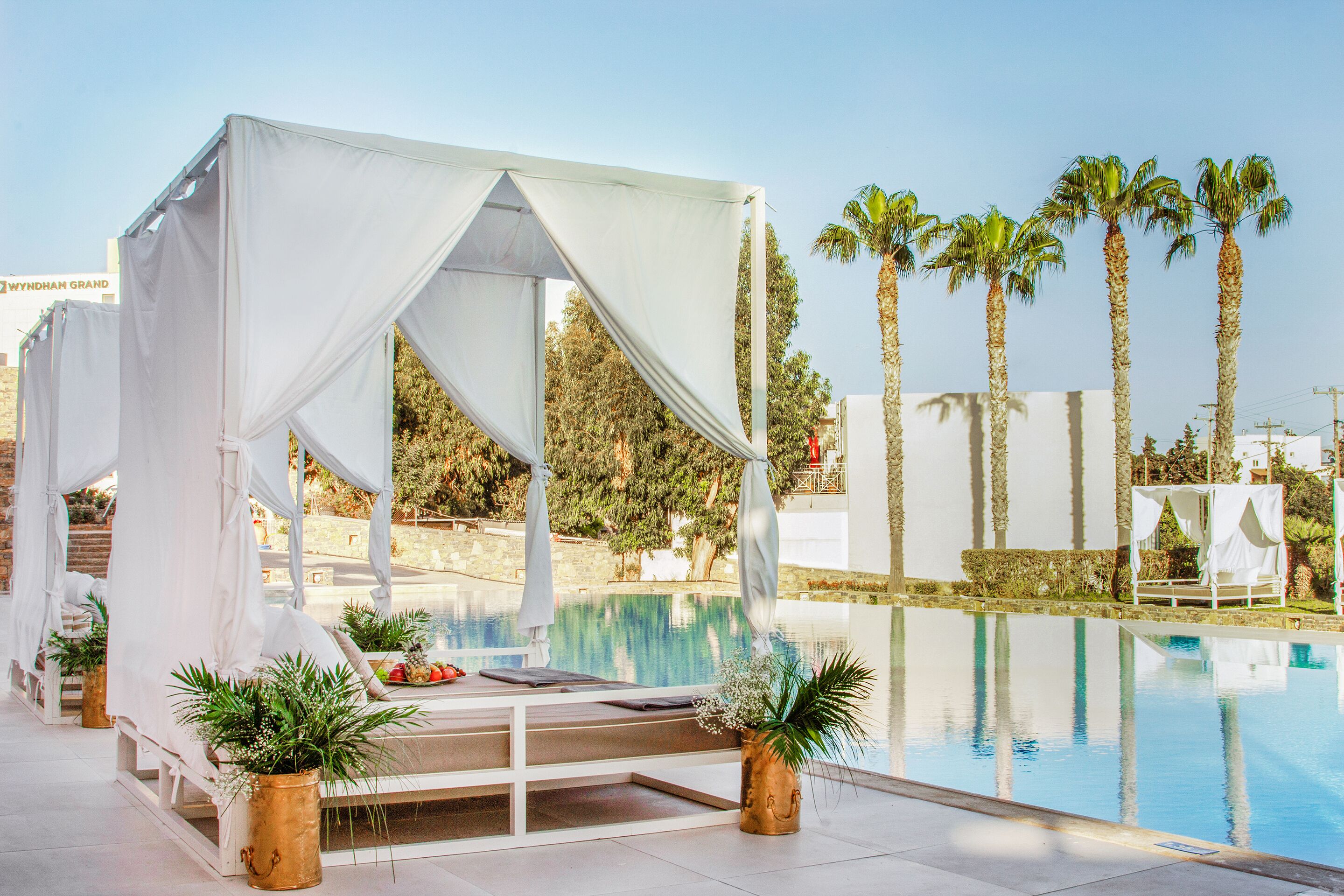 من حمّامات السباحة المغطاة، 3 من حمّامات السباحة الخارجية