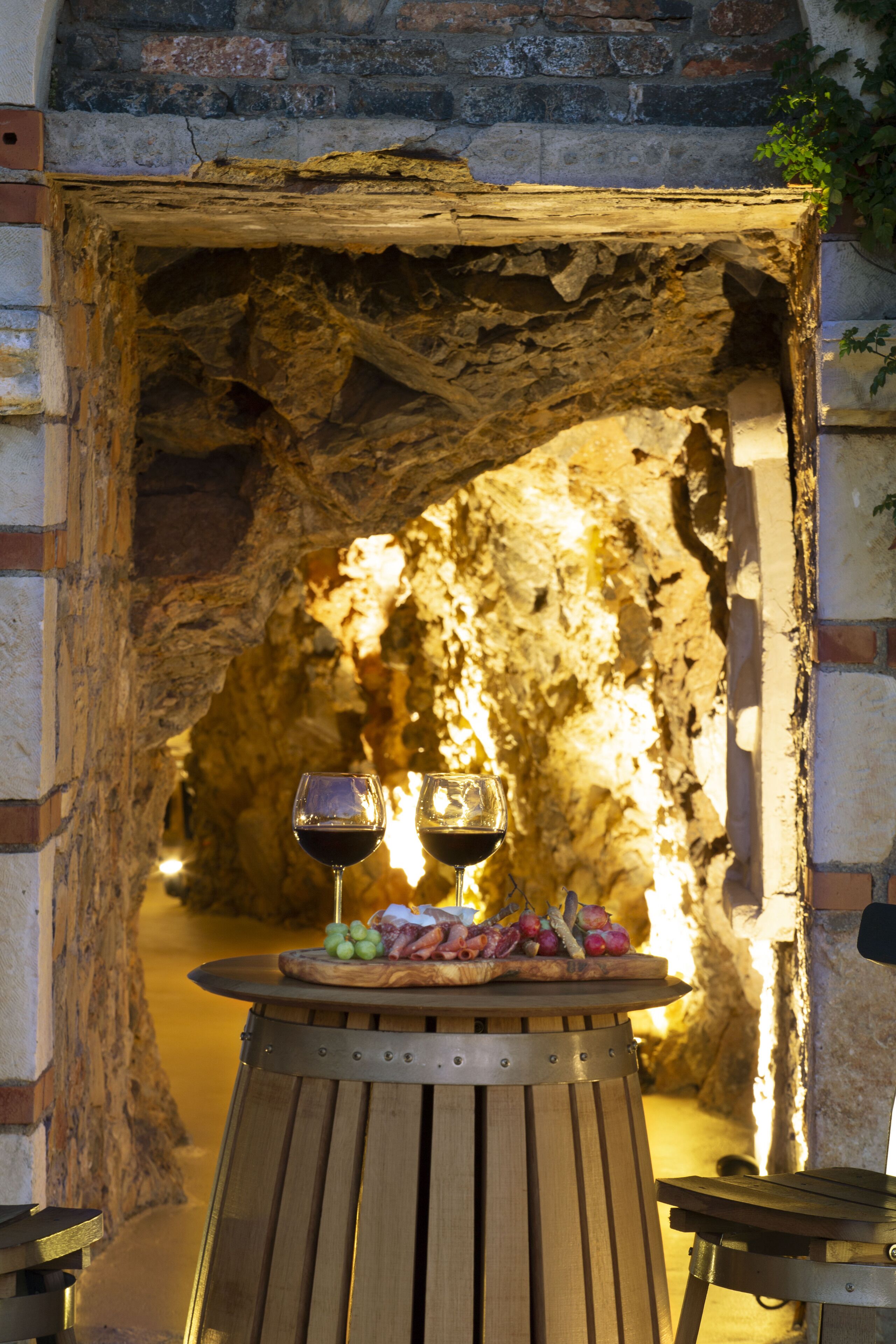 5 restaurants, breakfast served