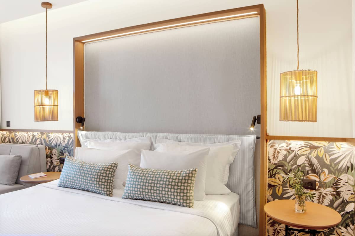 Deluxe Room, Garden View | 1 bedroom, Egyptian cotton sheets, premium bedding, memory foam beds