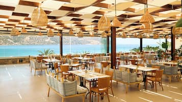 5 restaurants, breakfast served