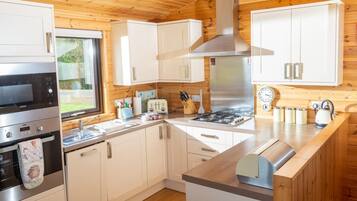 Fridge, microwave, toaster, cookware/dishes/utensils