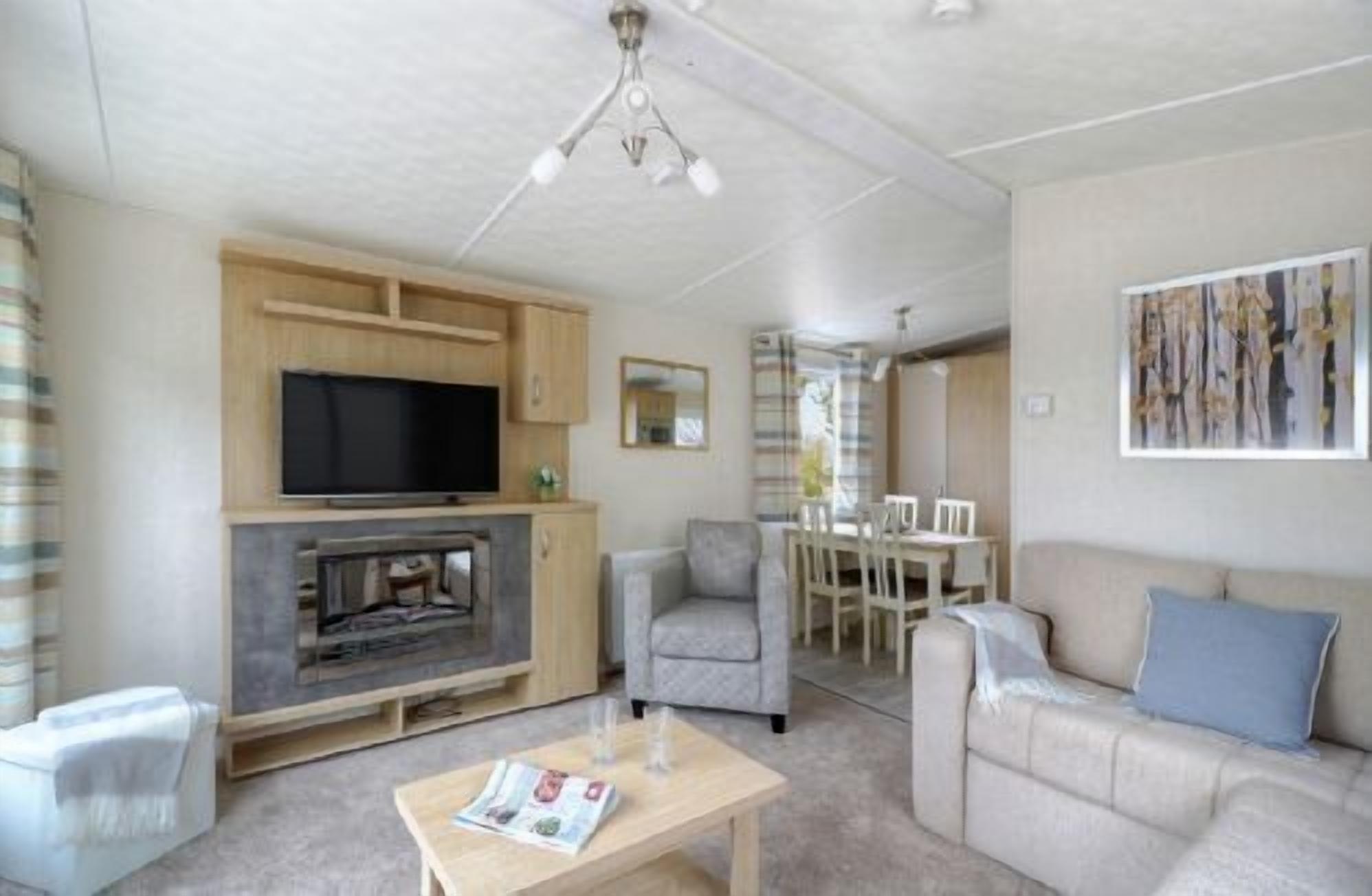 Caravan | Living room | Flat-screen TV, fireplace