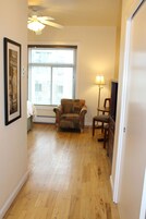 Tabla de planchar con plancha, cunas gratuitas y wifi gratis 