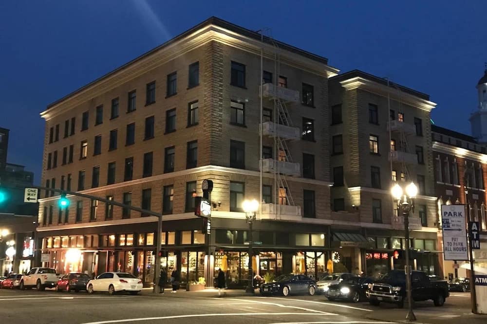 Washington Plaza Apartments