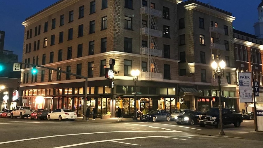 Washington Plaza Apartments