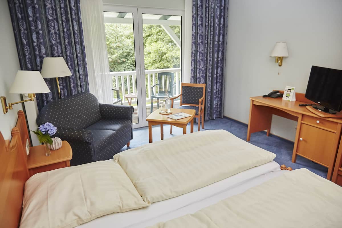 basic double room | in-room safe, desk, soundproofing, free wifi