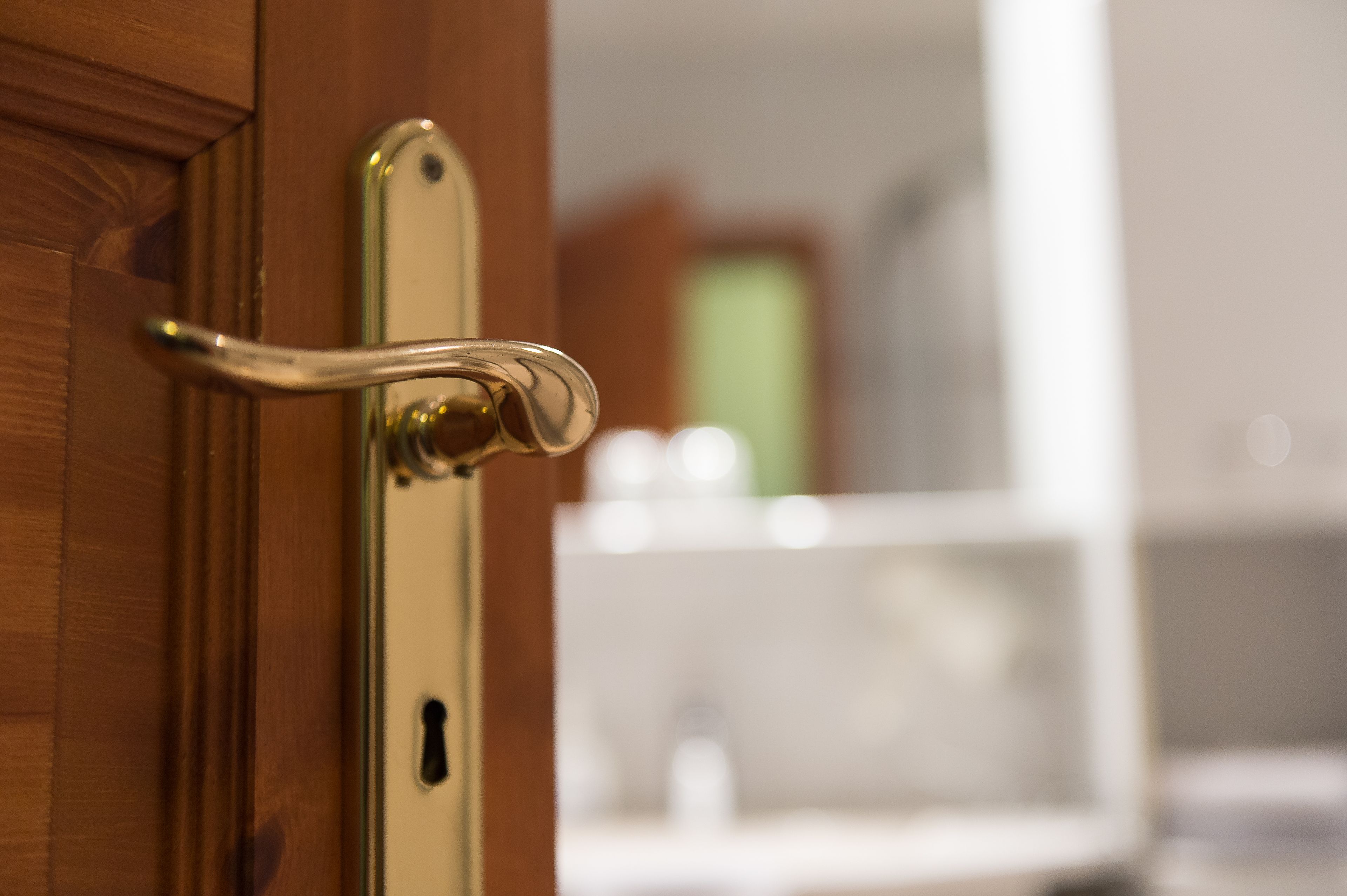 comfort double room | bathroom | shower, free toiletries, hair dryer, towels