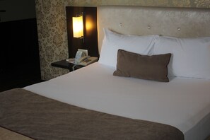 Minibar, Zimmersafe, Schreibtisch, kostenlose Babybetten