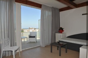 Kamer | Een minibar, een kluis op de kamer, individueel gedecoreerd