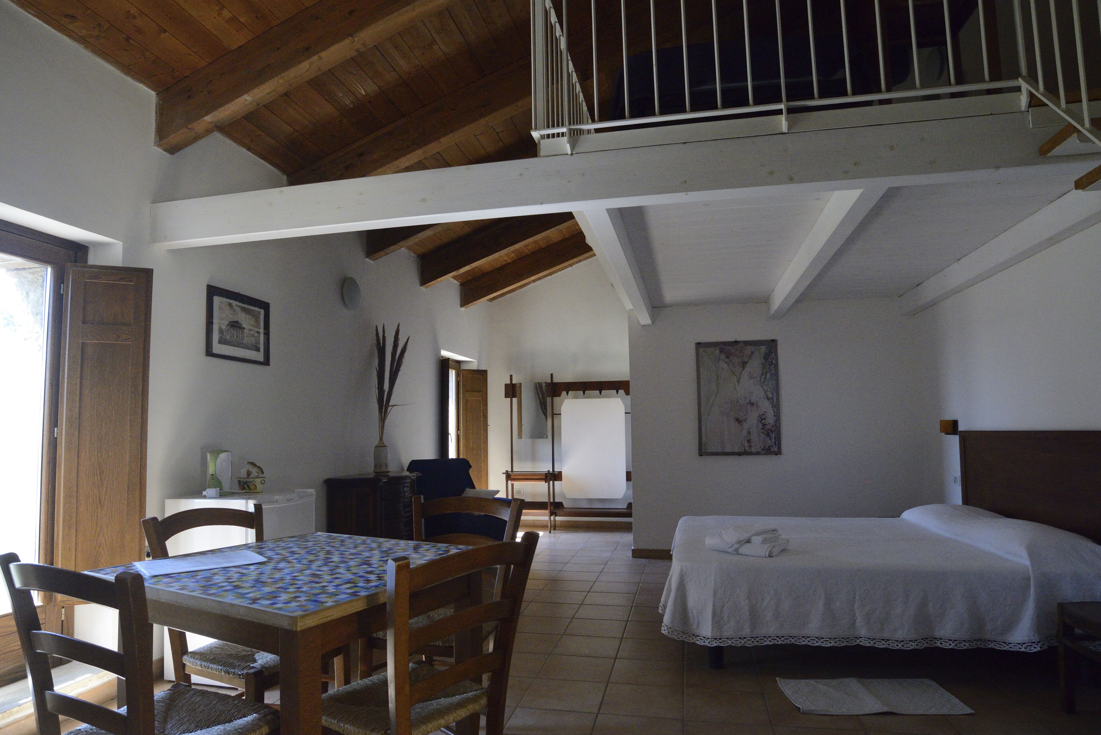 Suite junior | Minibar con artículos gratuitos, escritorio, cunas (de pago)
