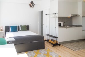 Studio | 1 bedroom, iron/ironing board, cribs/infant beds, free WiFi - Liiiving in Porto Boavista Delight Studio (Porto)