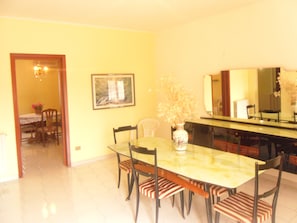 Apartment, 3 Bedrooms | Bathroom | Shower, rainfall showerhead, free toiletries, hair dryer - B&B Italia (Milis)