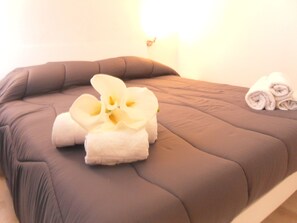 City Double Room, Shared Bathroom | Minibar, individually decorated, individually furnished, soundproofing - B&B Italia (Milis)