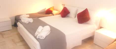 Grand Quadruple Room | Minibar, individually decorated, individually furnished, soundproofing