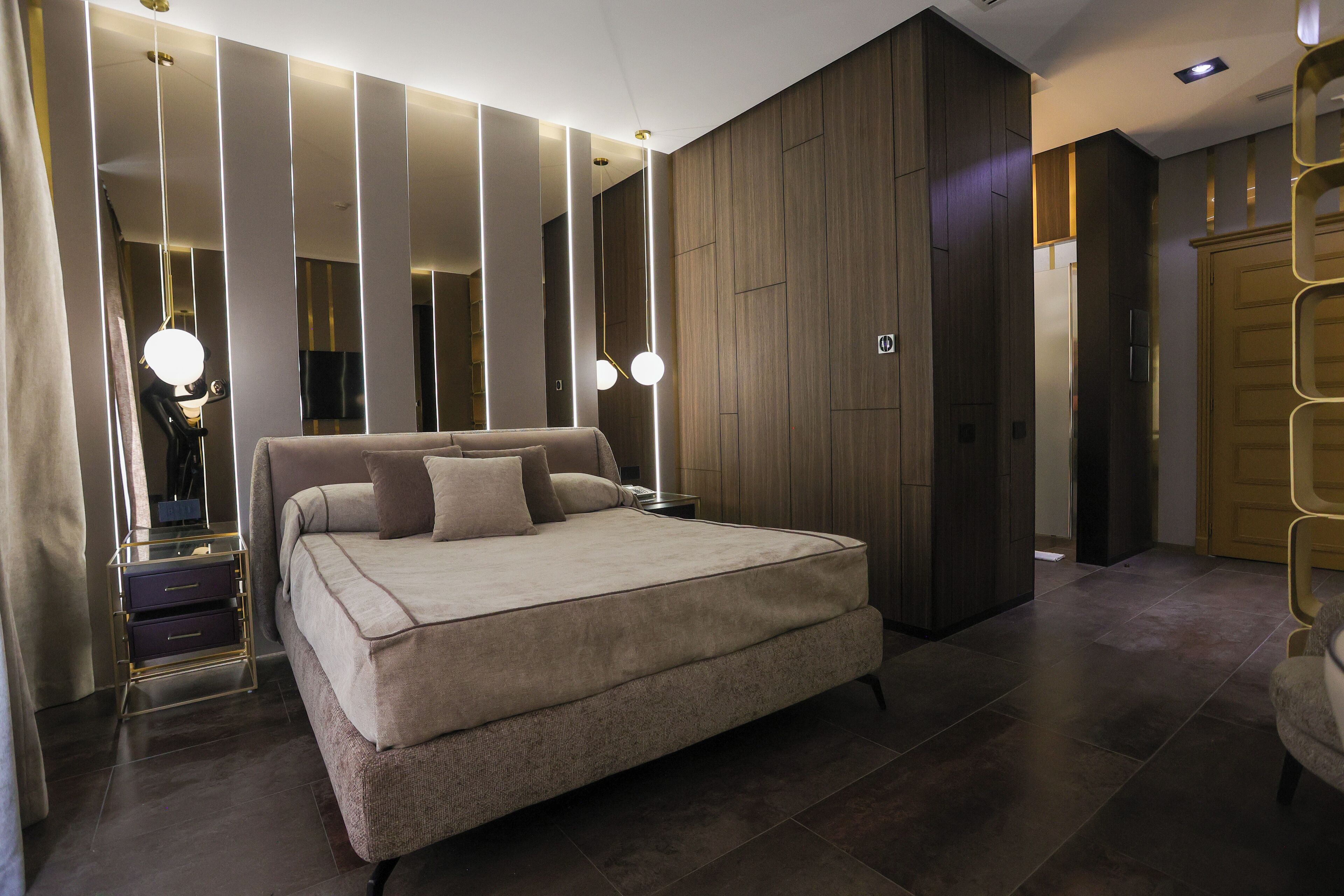 Superior tweepersoonskamer | 1 slaapkamer, een minibar, een kluis op de kamer, een bureau