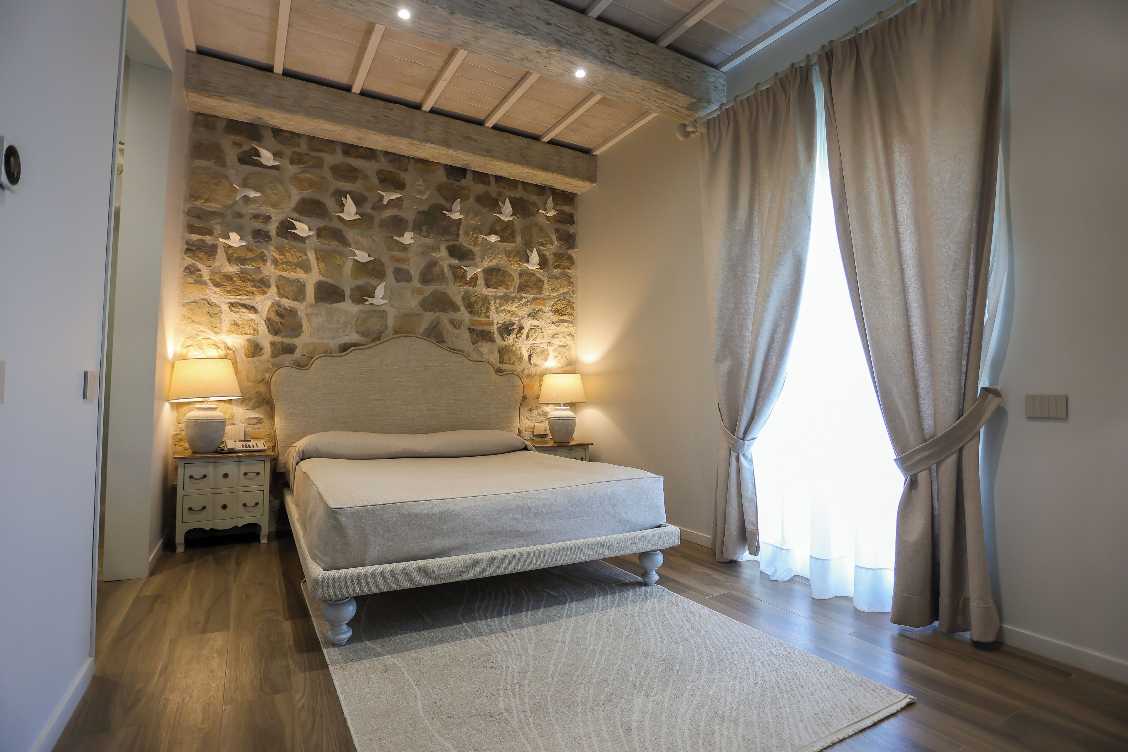 Superior tweepersoonskamer | 1 slaapkamer, een minibar, een kluis op de kamer, een bureau