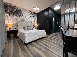 Habitació superior, 1 llit de matrimoni | 1 dormitori, minibar, caixa forta a l'habitació i escriptori 