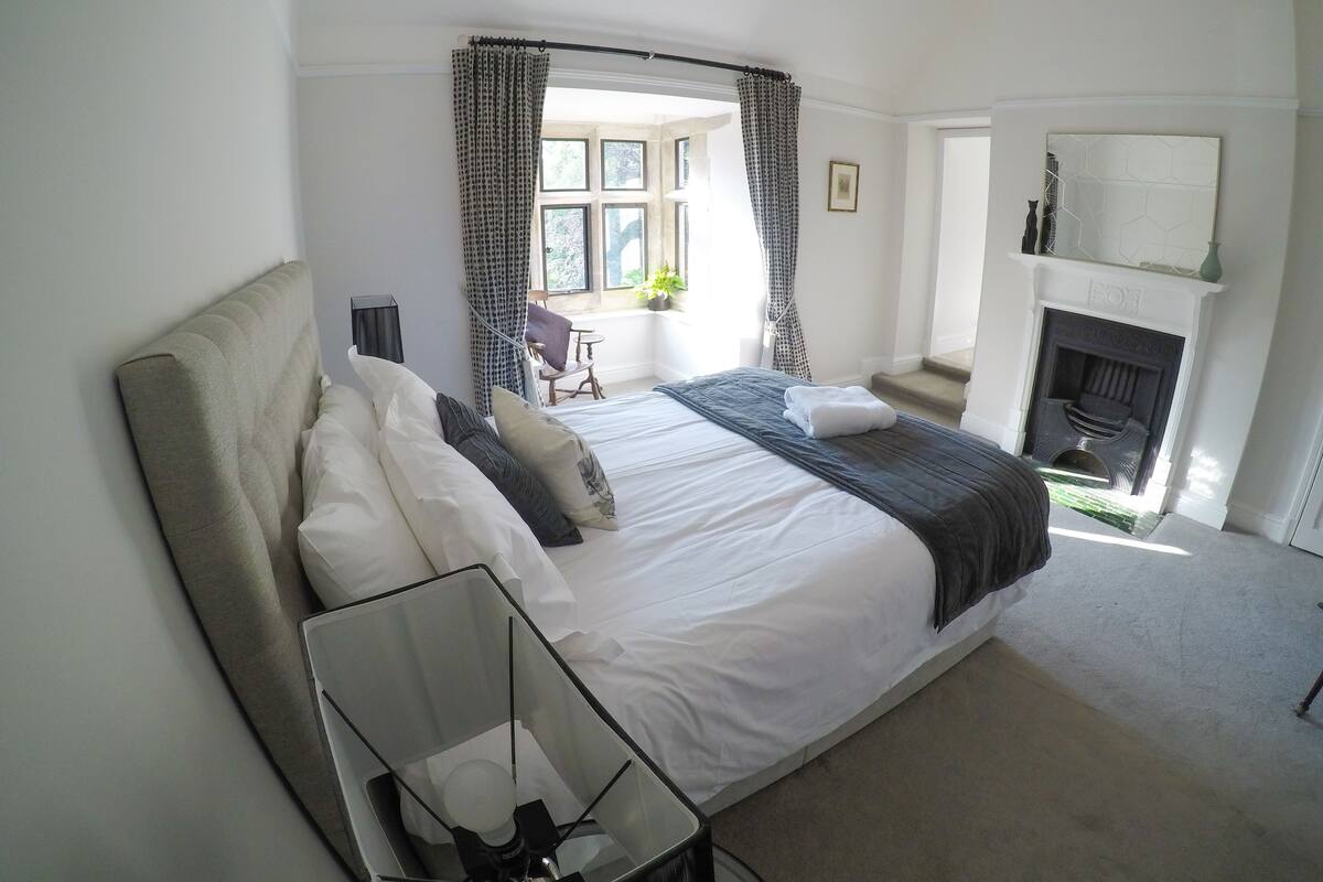 Double Room (Foxglove) | Blackout curtains, iron/ironing board, rollaway beds, free WiFi