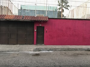 Mặt tiền nơi lưu trú